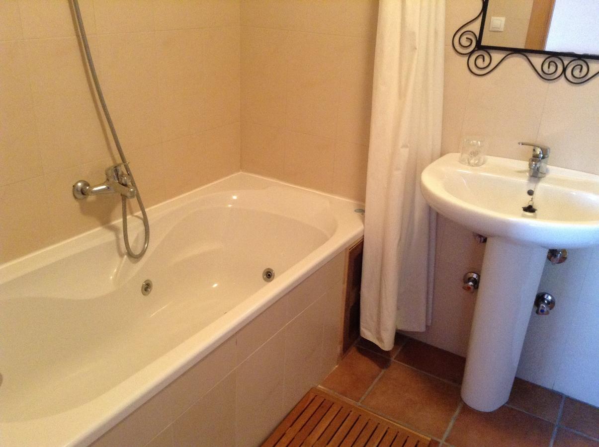 Hostal Camino Del Perdon Uterga Bagian luar foto