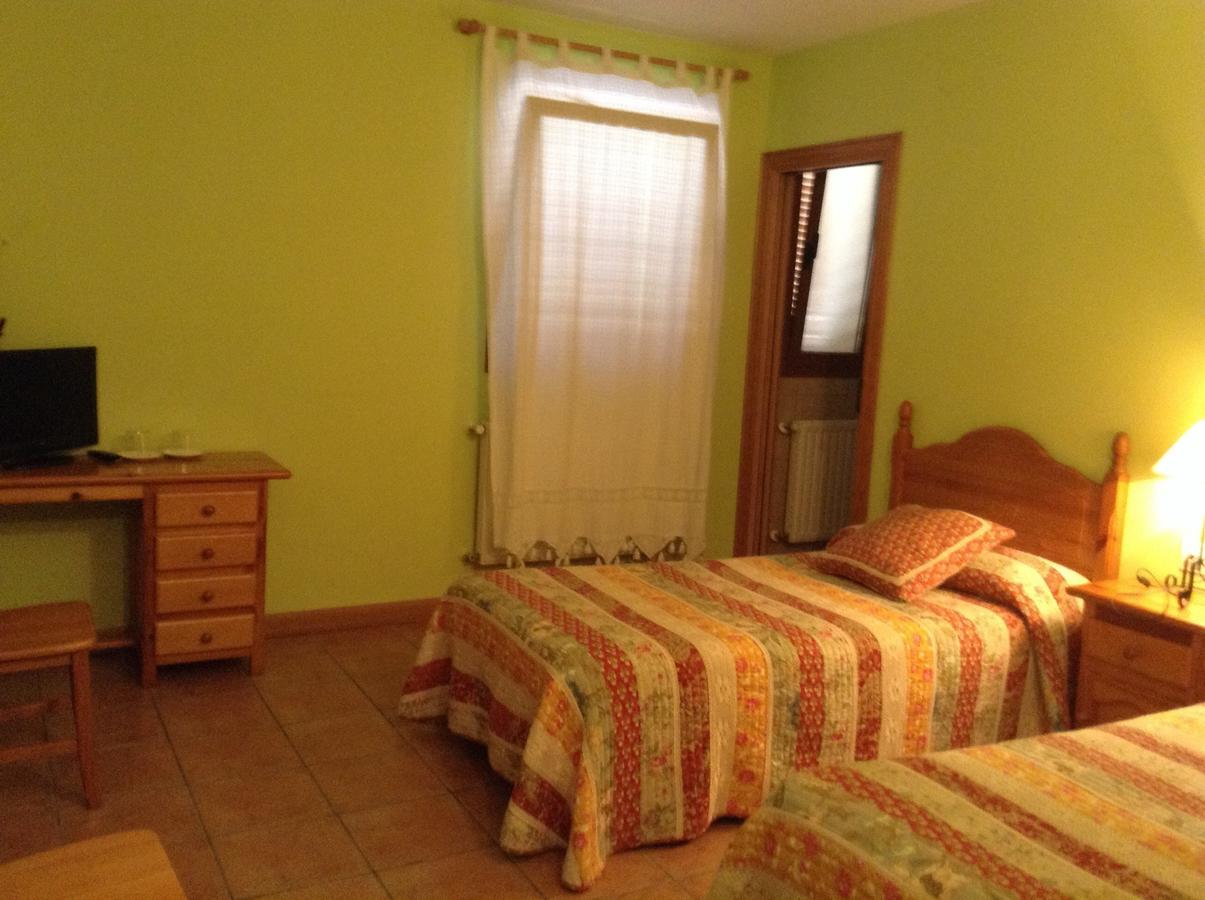 Hostal Camino Del Perdon Uterga Bagian luar foto